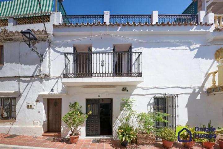 Adosada en venta en Marbella, Costa del Sol Occidental-Área de Marbella photo 0