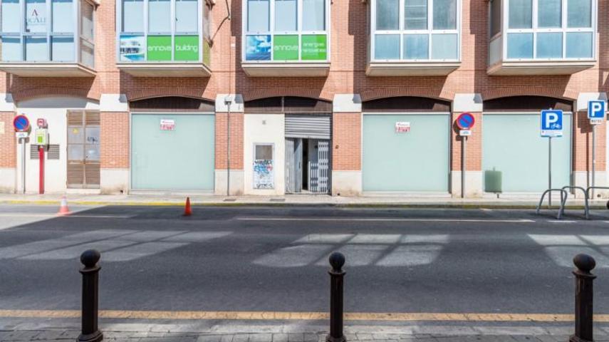 Local comercial en alquiler en Denia photo 0