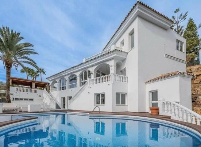 Chalet en alquiler en Marbella photo 0