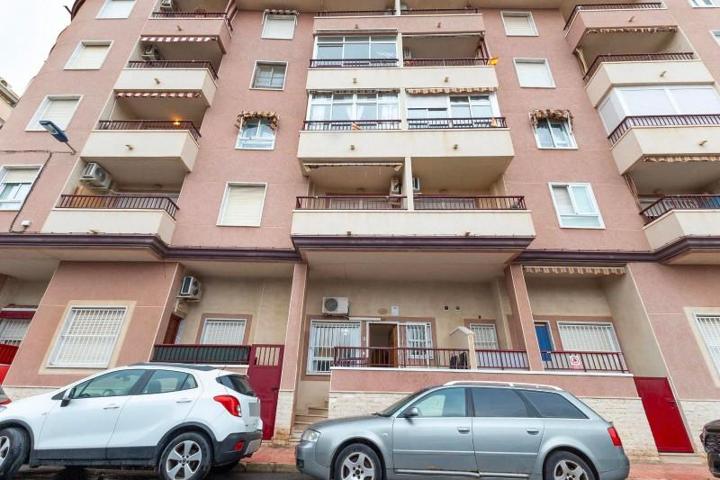 Apartamento en venta en Torrevieja photo 0