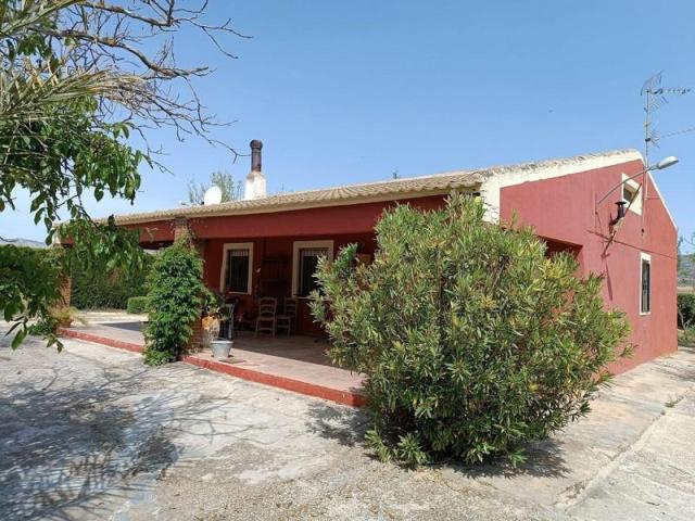 Chalet en venta en Yecla photo 0