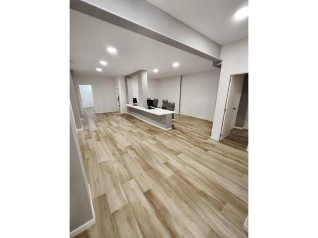 Local comercial en venta en Esplugues de Llobregat, Esplugues de Llobregat photo 0