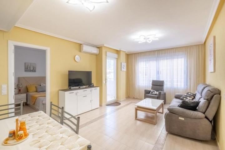 Apartamento en venta en Torrevieja photo 0