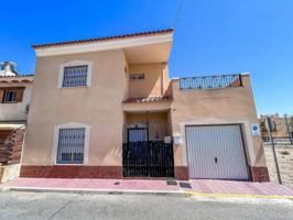 Adosada en venta en Hondon de los Frailes photo 0