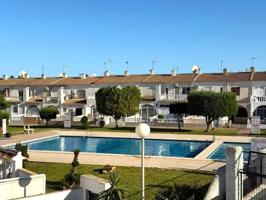 Adosada en venta en Torrevieja photo 0