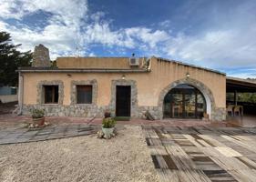 Casa con terreno en venta en Sax photo 0