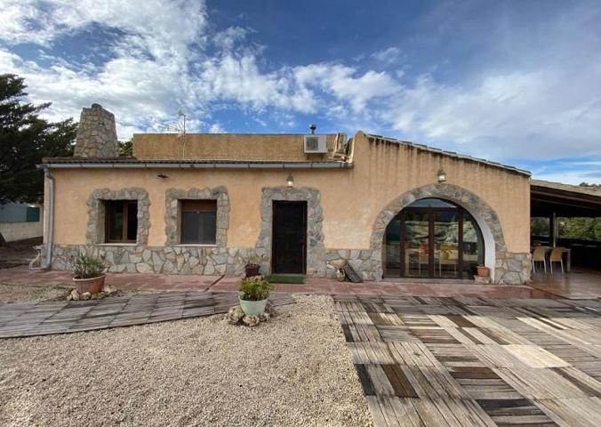Casa con terreno en venta en Sax photo 0