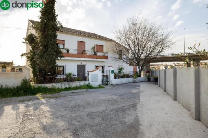 Casa con terreno en venta en Granada, Palacio de deportes photo 0