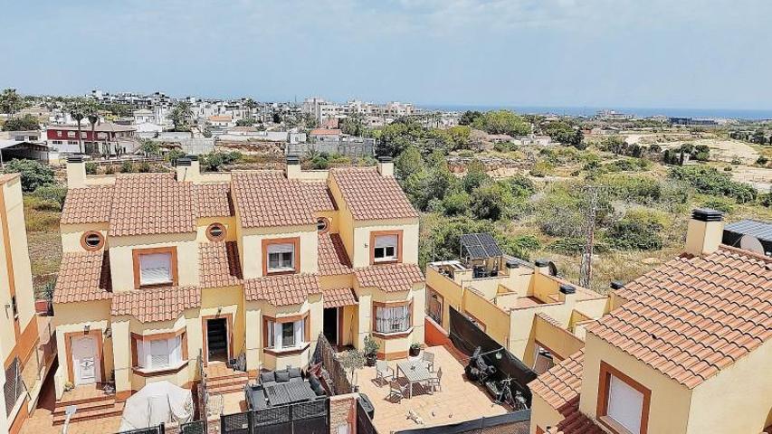 Adosada en venta en Cabo Roig photo 0