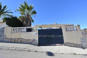 Chalet en venta en Orihuela Costa photo 0