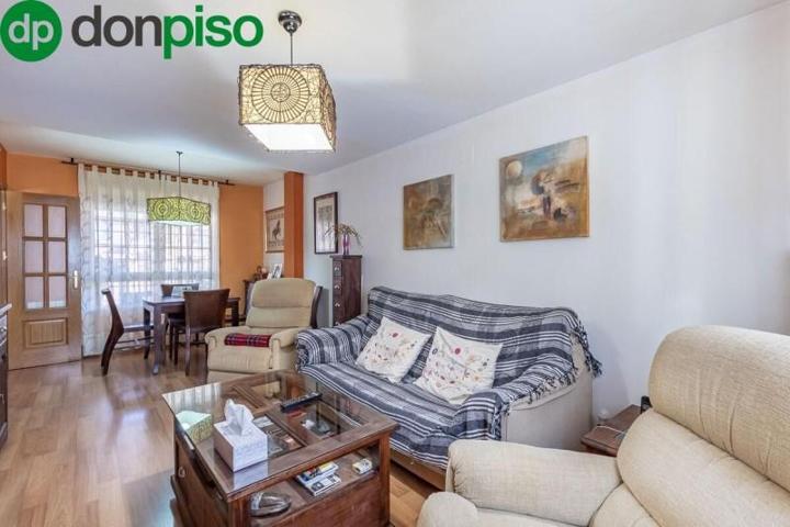 Casa en venta en Huétor Vega, Zona metropolitana photo 0