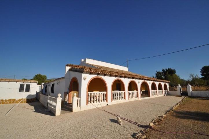 Casa con terreno en venta en Pinoso, Comunidad valenciana photo 0