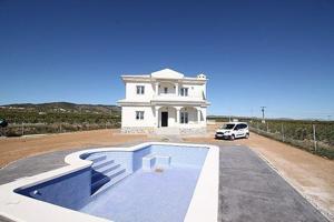 Chalet en venta en Pinoso, Comunidad valenciana photo 0