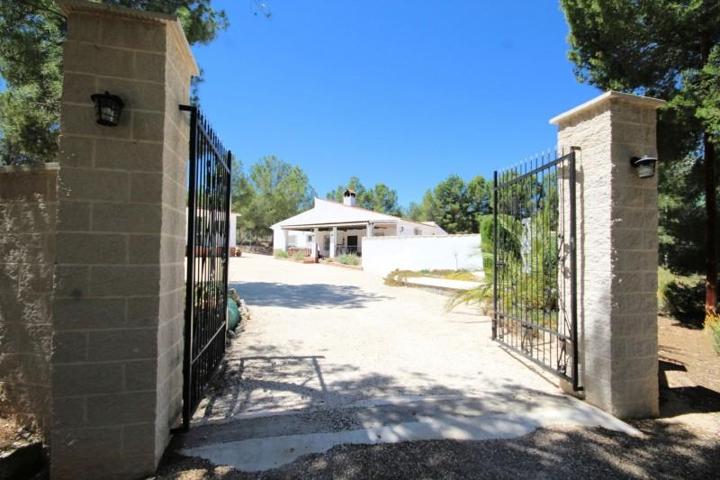 Chalet en venta en Sax photo 0