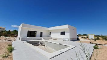Chalet en venta en Pinoso, Comunidad valenciana photo 0