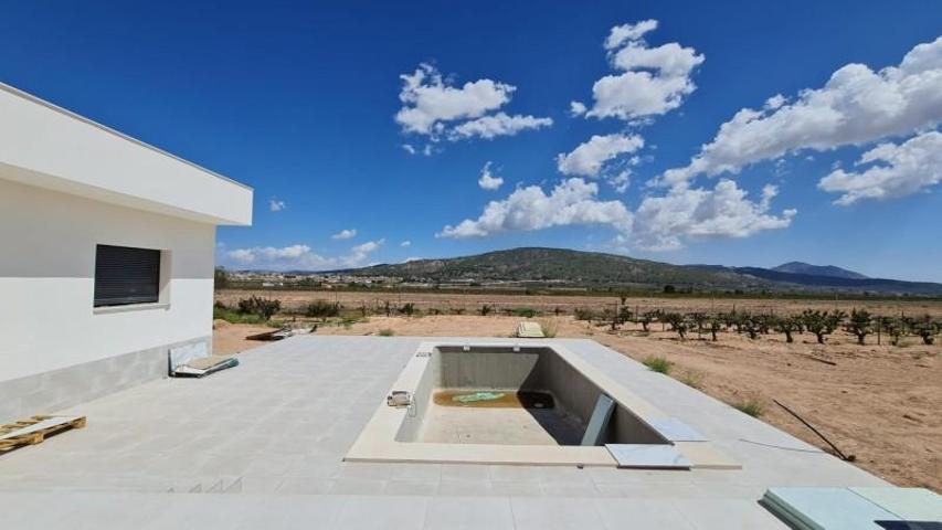 Chalet en venta en Pinoso, Comunidad valenciana photo 0
