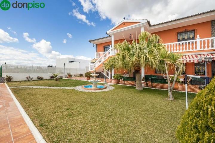 Casa en venta en Atarfe, Atarfe photo 0