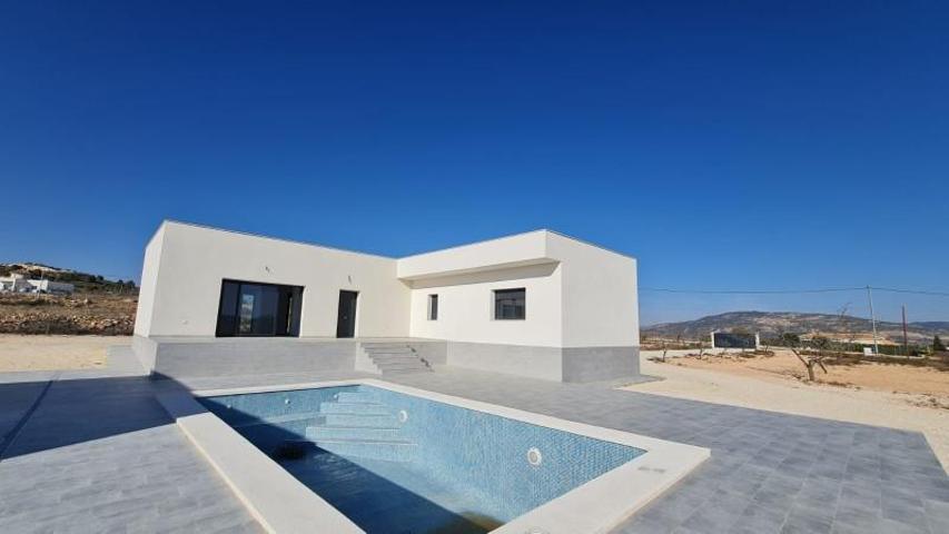 Chalet en venta en Pinoso, Comunidad valenciana photo 0