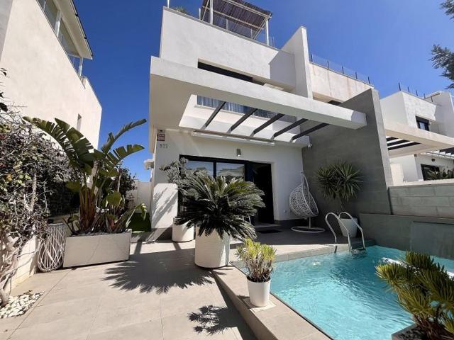 Adosada en venta en Villamartin photo 0