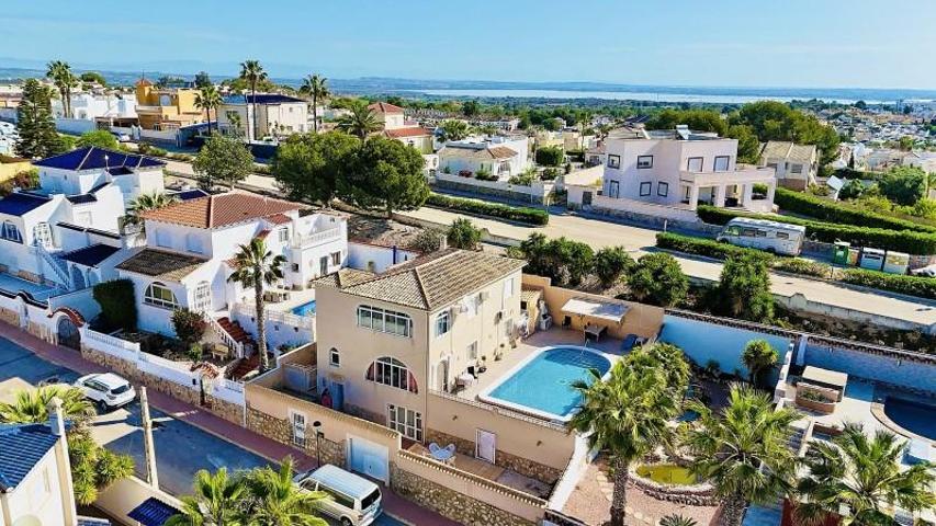 Chalet en venta en San Miguel de Salinas photo 0
