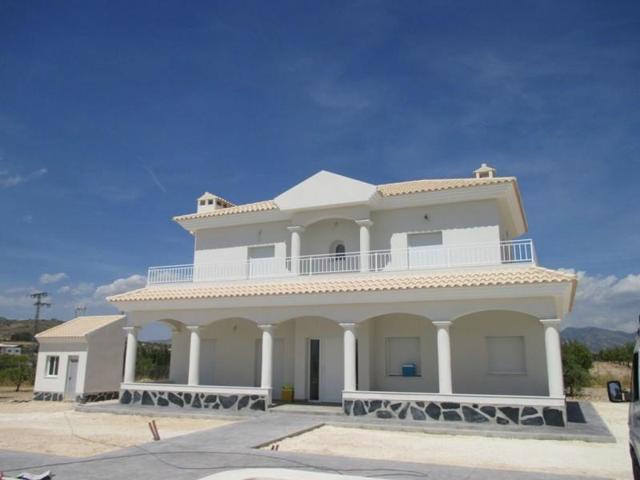 Chalet en venta en Pinoso, Comunidad valenciana photo 0