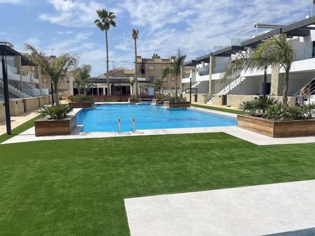 Bungalow en venta en Orihuela Costa photo 0