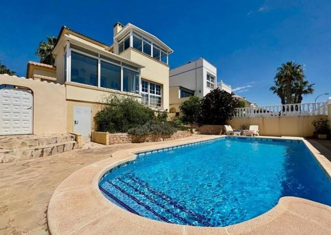 Chalet en venta en Orihuela Costa, Villamartín-Las Filipinas photo 0