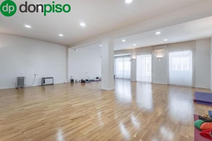 Apartamento en venta en Granada, Centro photo 0