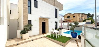 Chalet en venta en Orihuela Costa, Villamartín-Las Filipinas photo 0