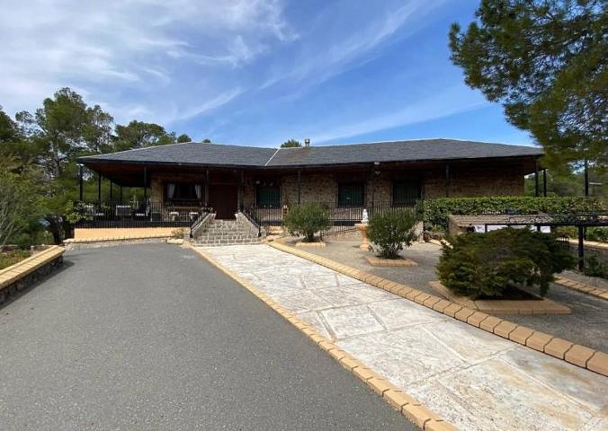 Chalet en venta en Sax photo 0