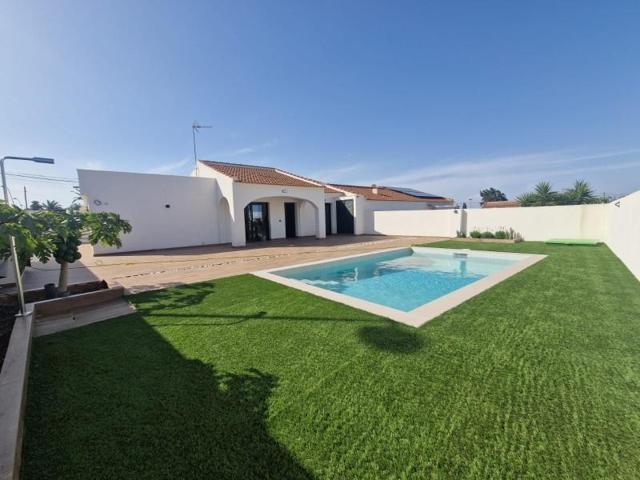 Chalet en venta en Baza, Andalucia photo 0
