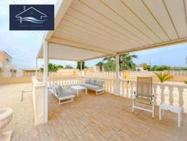 Chalet en venta en Mutxamel, Mutxamel photo 0
