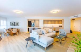 Apartamento en venta en Marbella, Nueva Andalucia - La Campana photo 0