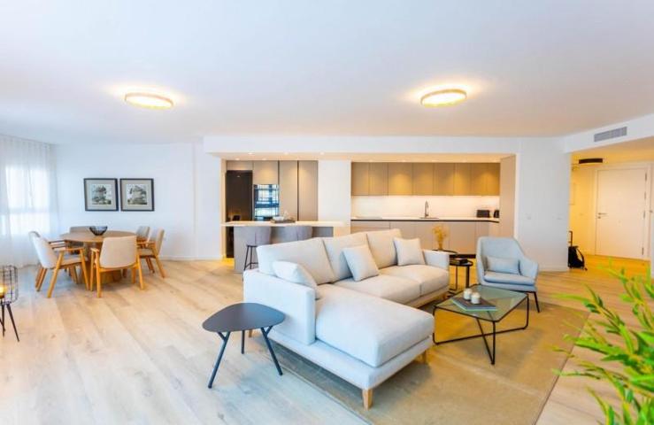 Apartamento en venta en Marbella, Nueva Andalucia - La Campana photo 0