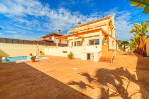 Chalet en venta en Torrevieja, Aguas nuevas 2 photo 0
