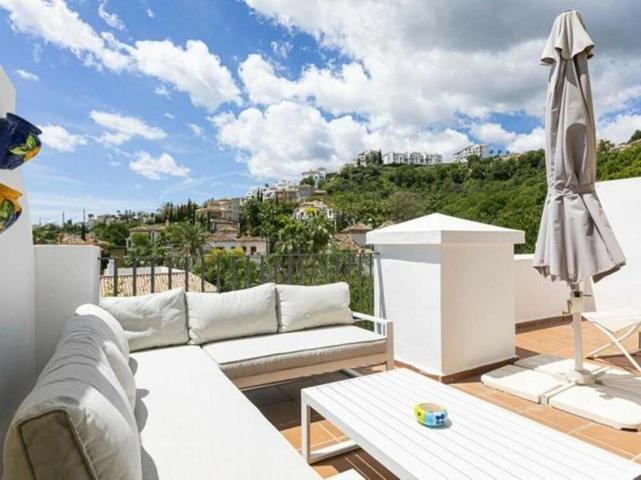 Casas de pueblo en venta en Benahavís, Los Almendros photo 0