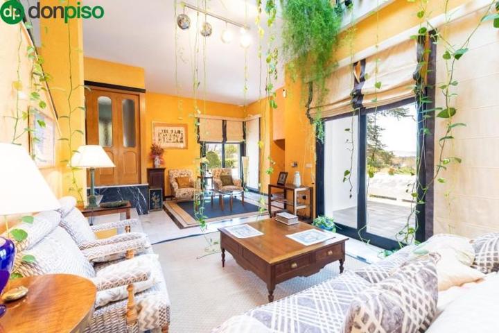 Chalet en venta en Granada, El serrallo photo 0