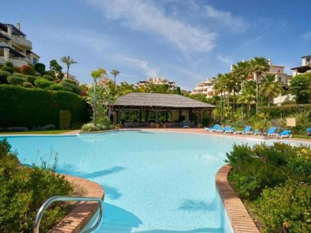 Planta baja en venta en Benahavís, Los Capanes del Golf photo 0