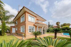 Chalet en venta en Torrevieja photo 0