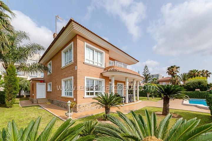 Chalet en venta en Torrevieja photo 0