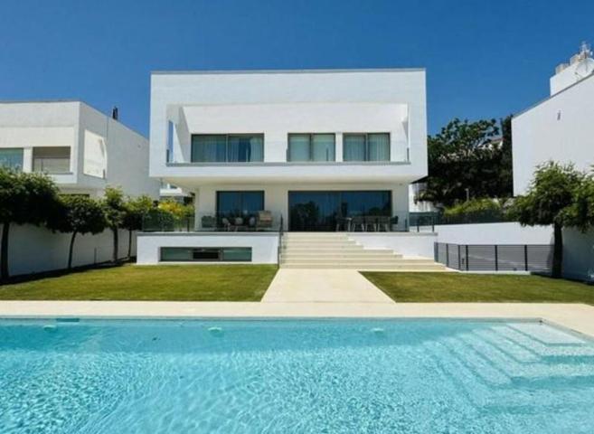 Chalet en alquiler en San Pedro de Alcántara, Guadalmina Baja photo 0