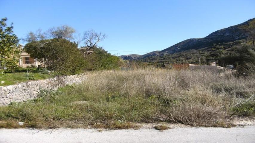 Terreno en venta en Llosa de Camacho photo 0