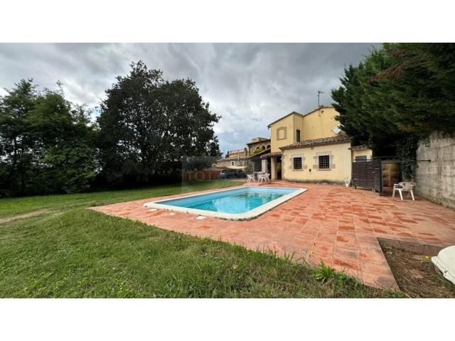 Casa en venta en Llambilles photo 0