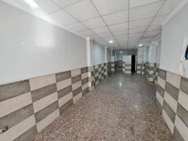 Local comercial en alquiler en Alzira, J.Pau photo 0