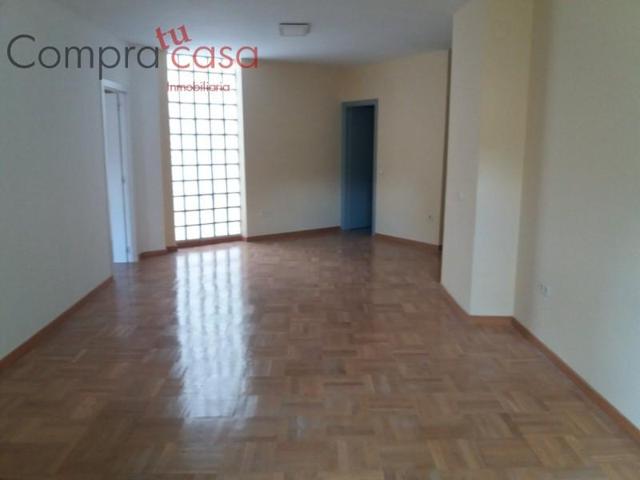 Oficina en alquiler en Segovia, Santo tomas photo 0