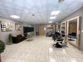 Local comercial en alquiler en Alzira, Pere Morell-Alborxí photo 0