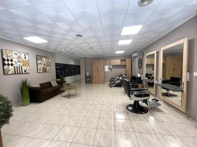 Local comercial en alquiler en Alzira, Pere Morell-Alborxí photo 0