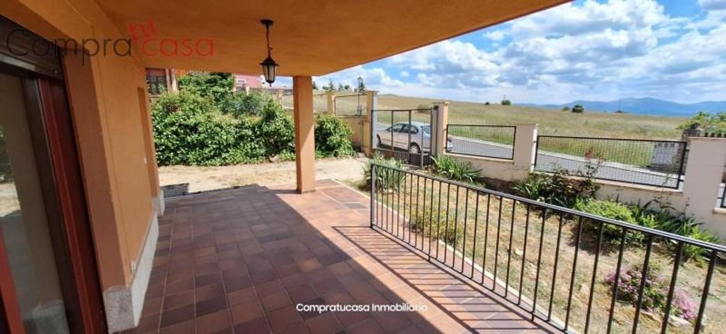 Chalet en alquiler en Torrecaballeros, Castilla y leon photo 0