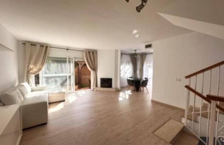 Adosada en alquiler en Marbella, Nueva Andalucia - Condes de Iza photo 0