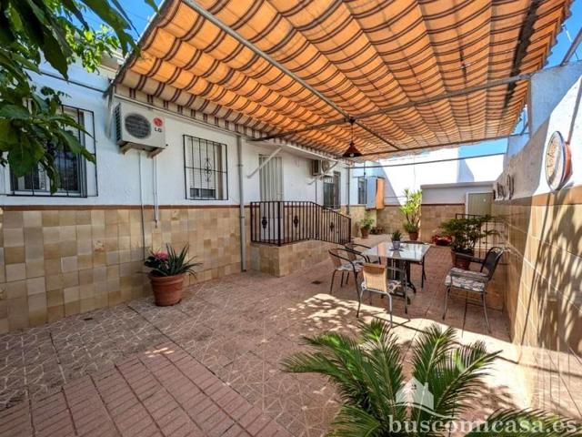 Chalet en venta en Linares, Plaza Amapolas, 23700 photo 0